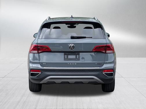 Pure Gray 2022 Volkswagen Taos 1.5T SE