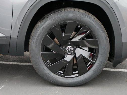2025 Volkswagen Atlas 2.0T SE w/Technology 4MOTION
