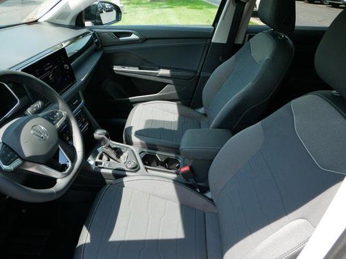 2025 Volkswagen Taos 1.5T SE Black