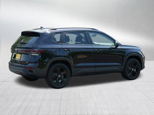 2025 Volkswagen Taos 1.5T SE Black