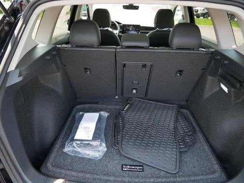2025 Volkswagen Taos 1.5T SE Black