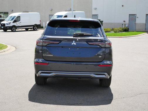 Graphite Gray 2025 Mitsubishi Outlander SE 2.5 S-AWC