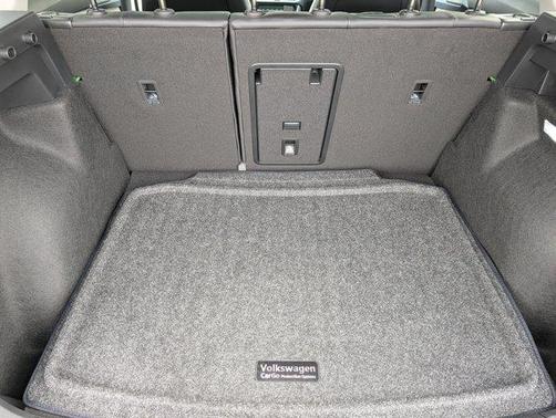 Bright Moss Green Metallic 2026 Volkswagen Taos SE
