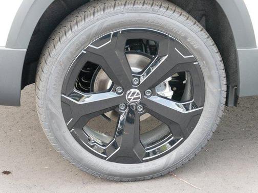 2025 Volkswagen Taos 1.5T SE Black