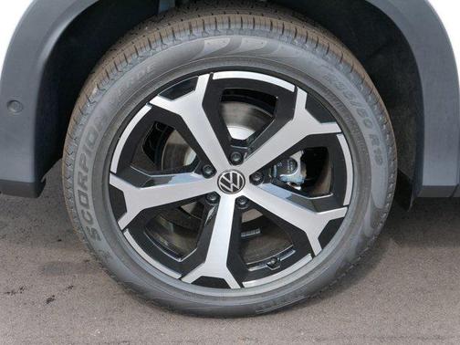 2025 Volkswagen Tiguan 2.0T SE 4MOTION