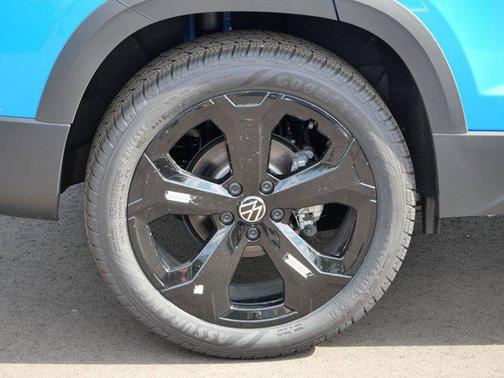 2025 Volkswagen Taos 1.5T SE Black