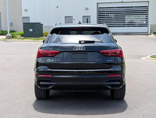 Mythos Black Metallic 2022 Audi Q3 45 S line Premium Plus