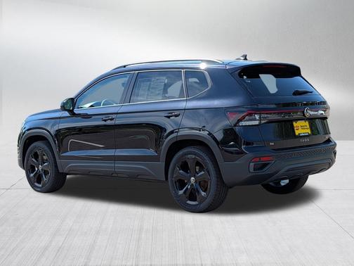 Deep Black Pearl 2025 Volkswagen Taos 1.5T SE Black