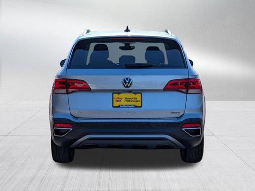Pyrite Silver Metallic 2023 Volkswagen Taos 1.5T SE