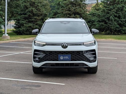 Opal White Pearl 2025 Volkswagen Tiguan 2.0T SE R-Line Black 4MOTION