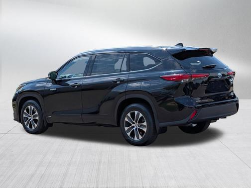 Midnight Black Metallic 2020 Toyota Highlander Hybrid XLE