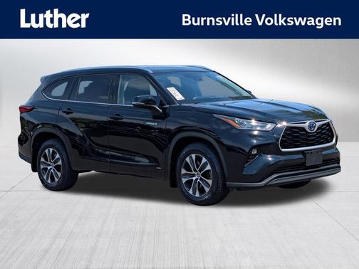 Midnight Black Metallic 2020 Toyota Highlander Hybrid XLE