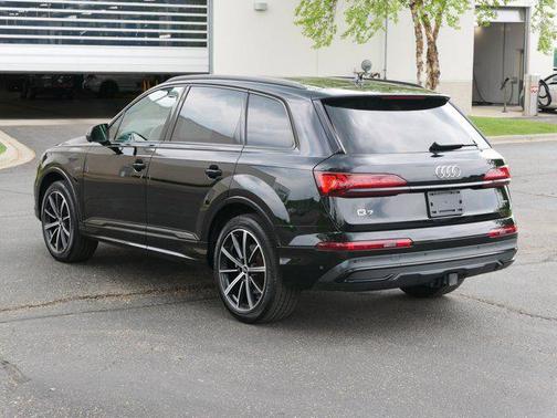 2022 Audi Q7 55 Premium Plus