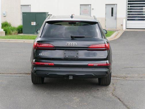 2022 Audi Q7 55 Premium Plus