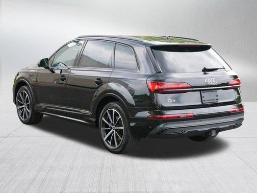 2022 Audi Q7 55 Premium Plus