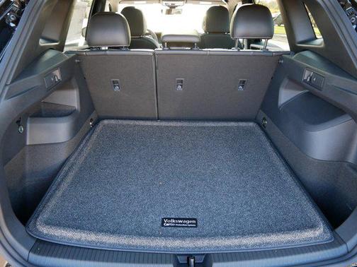 deep black pearl 2026 Volkswagen Tiguan 2.0T SE R-Line Black 4MOTION