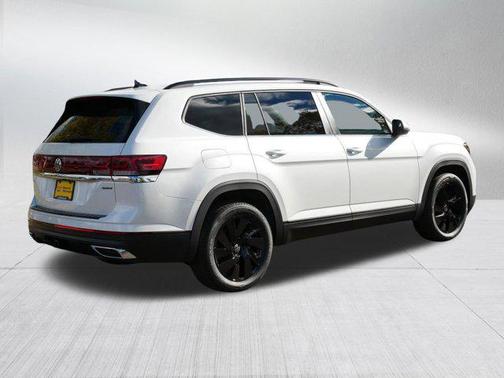 Opal White Pearl 2026 Volkswagen Atlas 2.0T SE w/Technology 4MOTION