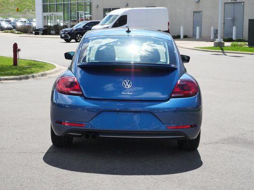 Silk Blue Metallic 2019 Volkswagen Beetle 2.0T SE