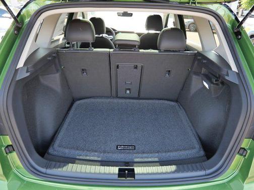 2025 Volkswagen Taos 1.5T SE Black
