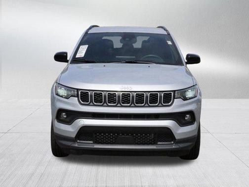 Silver Zynith Metallic Clearcoat 2024 Jeep Compass Latitude