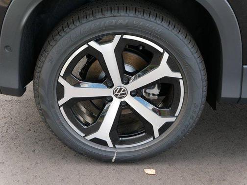 2025 Volkswagen Tiguan 2.0T SE 4MOTION