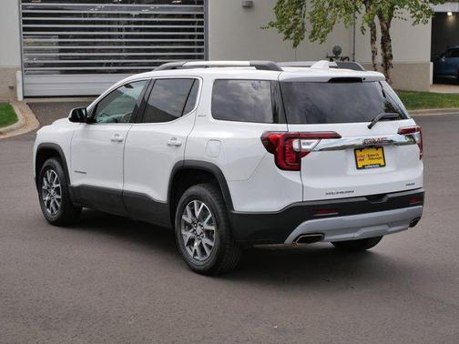 2023 GMC Acadia AWD SLT