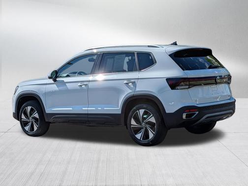 Pure White 2025 Volkswagen Taos 1.5T SE