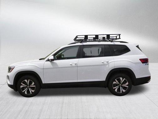 Pure White 2025 Volkswagen Atlas 2.0T SE