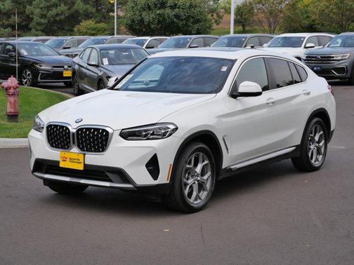 2025 BMW X4 xDrive30i