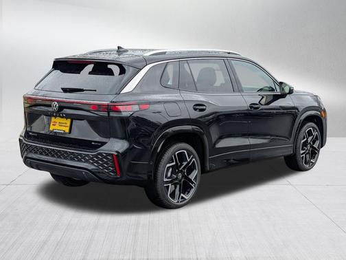 Deep Black Pearl 2026 Volkswagen Tiguan 2.0T SEL R-Line 4MOTION