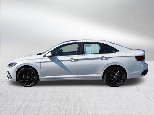 Opal White Pearl 2025 Volkswagen Jetta 1.5T SE