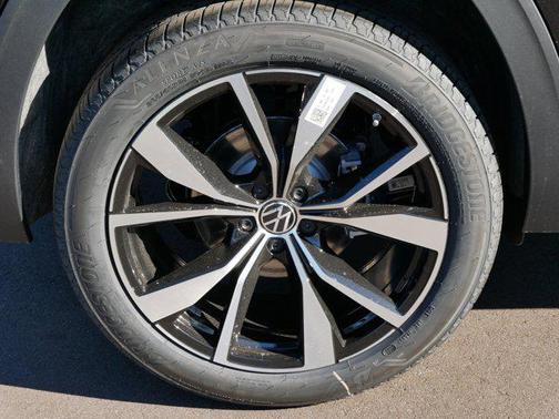 2026 Volkswagen Atlas Cross Sport 2.0T SEL Premium