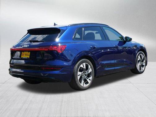 2022 Audi e-tron Premium