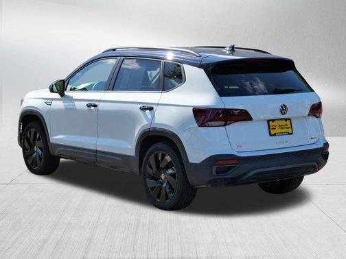 2024 Volkswagen Taos 1.5T SE Black