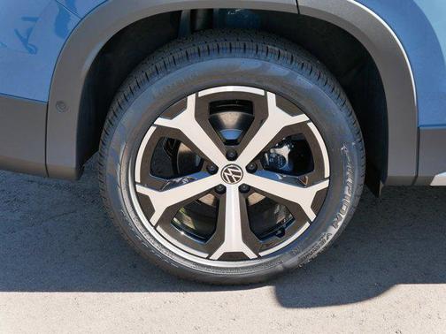 2025 Volkswagen Tiguan 2.0T SE 4MOTION