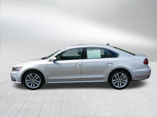 2018 Volkswagen Passat 2.0T SEL Premium