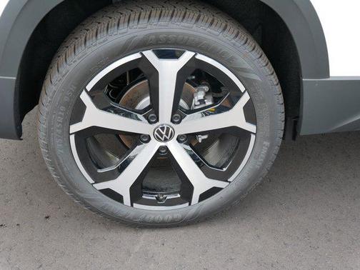 2025 Volkswagen Taos 1.5T SEL