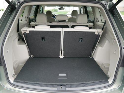 2025 Volkswagen Atlas 2.0T SE w/Technology 4MOTION