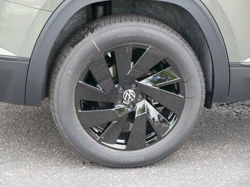 2025 Volkswagen Atlas 2.0T SE w/Technology 4MOTION