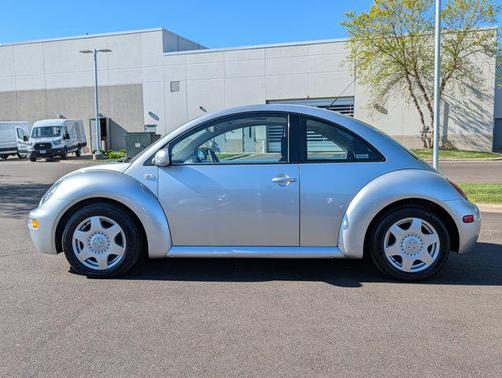 Silver Metallic 2001 Volkswagen New Beetle GLS