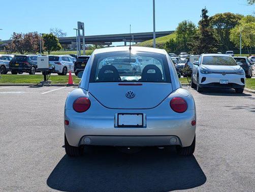 Silver Metallic 2001 Volkswagen New Beetle GLS