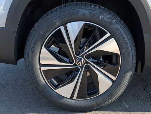 Pyrite Silver Metallic 2026 Volkswagen Taos SE
