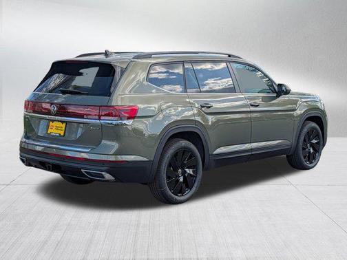 Avocado Green Pearl 2026 Volkswagen Atlas 2.0T SE w/Technology 4MOTION
