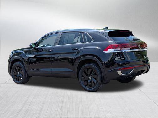 Deep Black Pearl 2024 Volkswagen Atlas Cross Sport 2.0T SE w/Technology 4MOTION