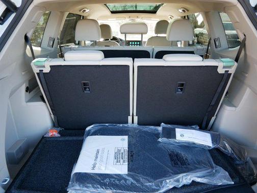 Opal White Pearl 2026 Volkswagen Atlas 2.0T SEL Premium R-Line 4MOTION