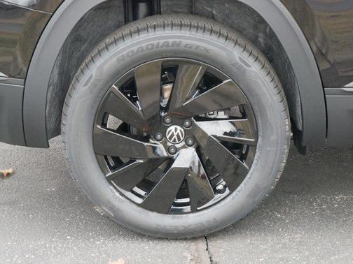 2025 Volkswagen Atlas 2.0T SE w/Technology 4MOTION