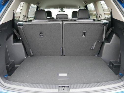 2025 Volkswagen Atlas 2.0T SE w/Technology 4MOTION
