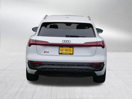 2024 Audi Q8 e-tron Prestige