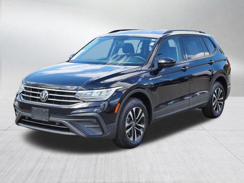 Deep Black Pearl 2022 Volkswagen Tiguan 2.0T S 4MOTION