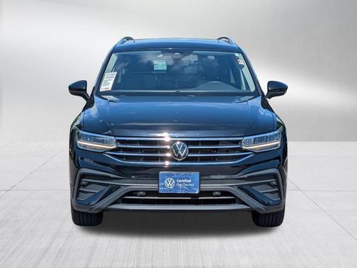 Deep Black Pearl 2023 Volkswagen Tiguan 2.0T SE 4MOTION